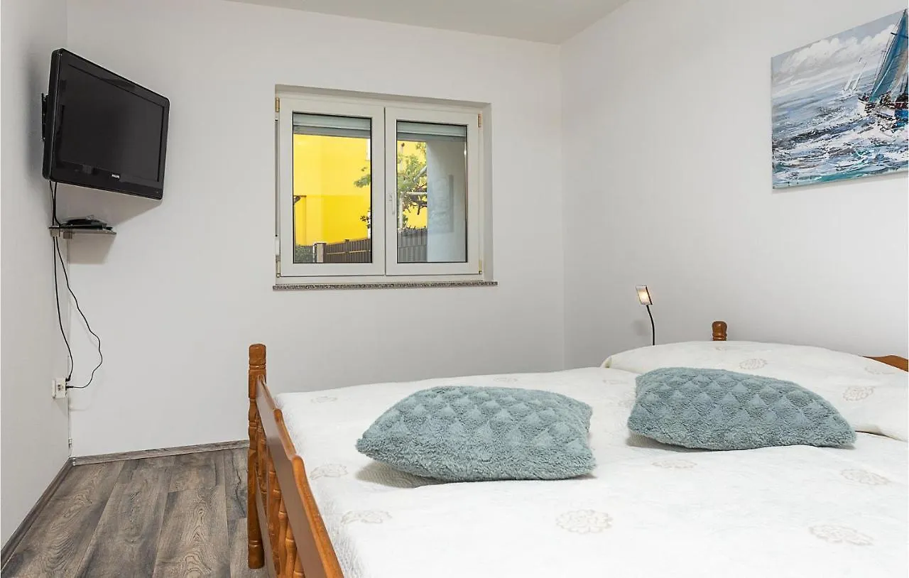 Cozy Apartment In Pula With Kitchen