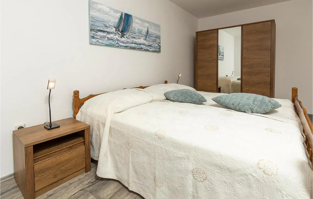 Cozy Apartment In Pula With Kitchen