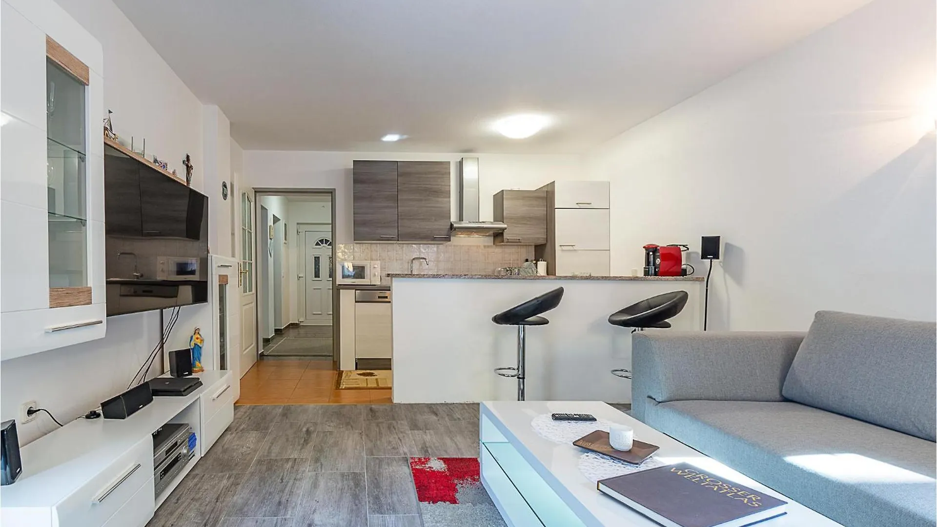 Cozy Apartment In Pula With Kitchen