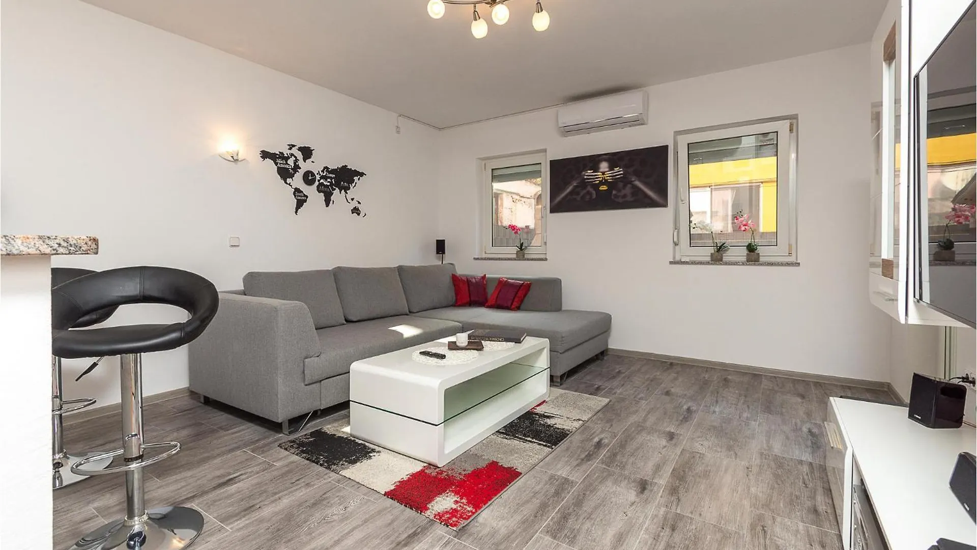 Cozy Apartment In Pula With Kitchen